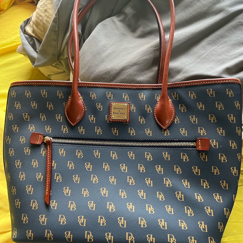 Beautiful D&B purse - Picture 2 of 4